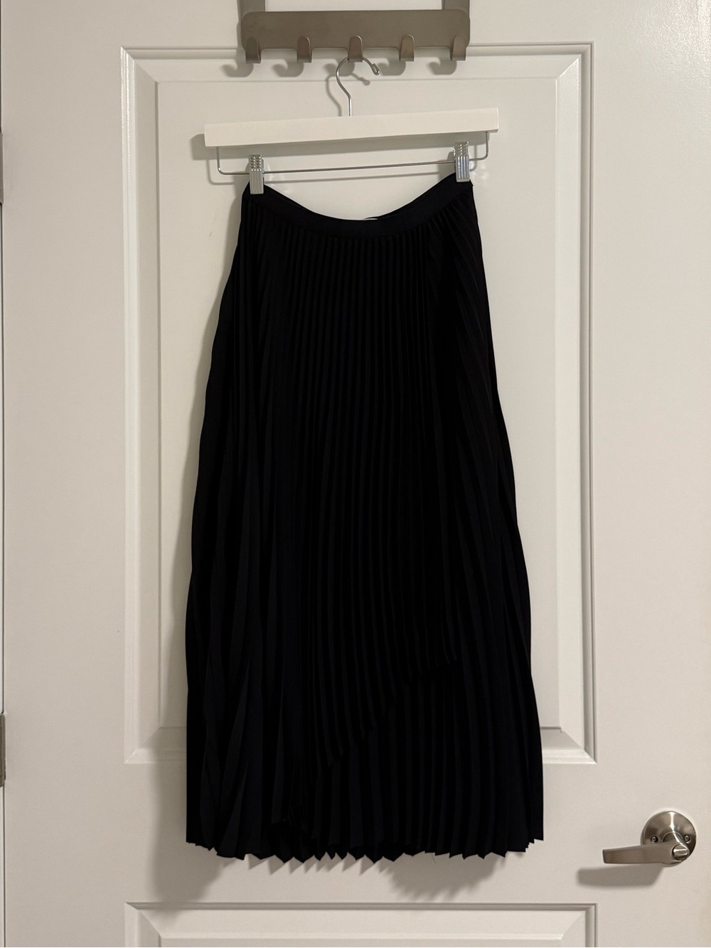 Aritzia Babaton Ladder Pleated Skirt